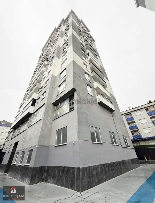 Demir İnşaat'tan Esenler Site İçinde Otoparklı Fırsat Lüx Daire 1