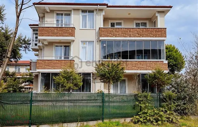 #ay Emlaktan# Müstakil Bahçe Kullanımlı Denize Yakın 2+1 Daire. #ay Emlaktan# Müstakil Bahçe Kullanımlı Denize Yakın 2+1 Daire.