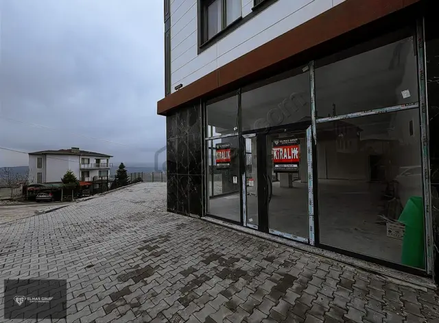 Serdivanda Göl Manzaralı Geniş Vitrinli Kiralık Dükkan 3