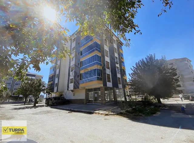 Torbalı Muratbey'de 4 Cephesi Açık Bodrumlu Dükkan 4