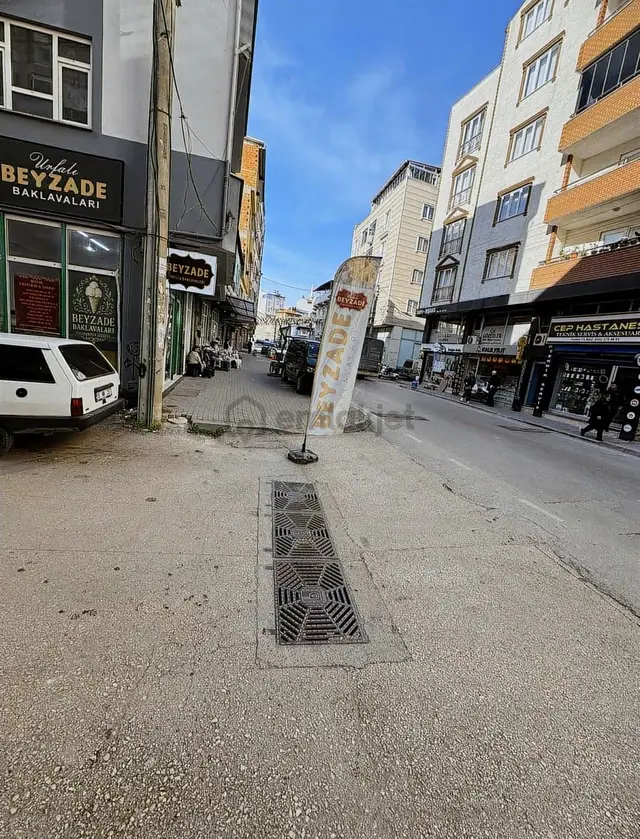 Cumhuriyet Cad. 2 Dükkan 3