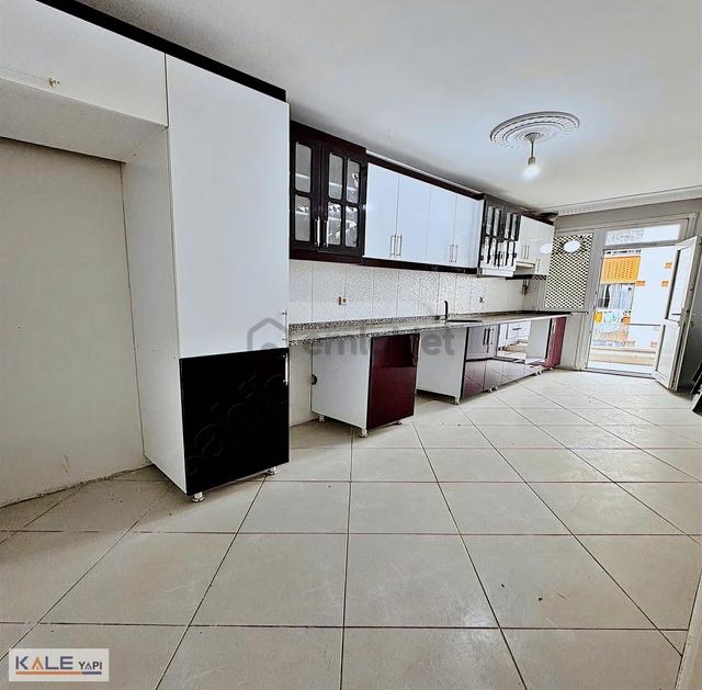 Bahçeşehire Komşu Geniş Metrekareli Çift Cephe 2+1 Daire 1