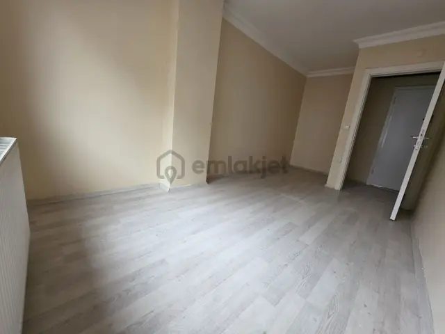 Ana Cadde Uzeri Satılık 2+1 Ön Cephe 1 Kat 2