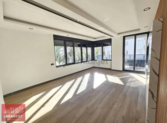 Yeşilbahçede Kombili Kapalı Otoparklı Havuzlu 2+1 Satılık Daire 3