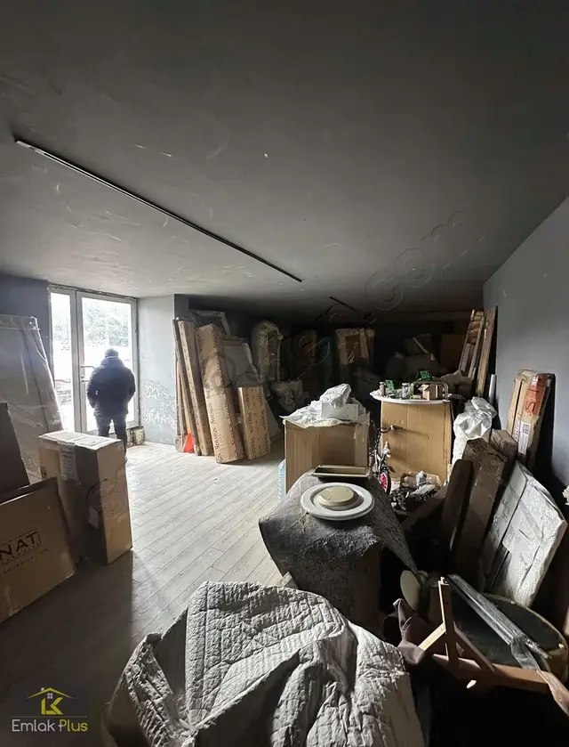 Emlak Plus'tan Devren Kiralık 900m2 Mağaza 3