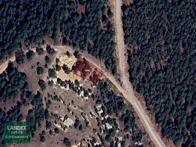 Güzelpınarda Doğa İçinde Yatırımlık 797 M² Köşe Parsel Güzelpınarda Doğa İçinde Yatırımlık 797 M² Köşe Parsel