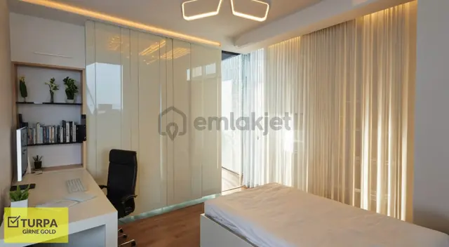 Özel Havuzlu Müstakil Bahçeli Kapalı Garajlı Satılık Villa 5