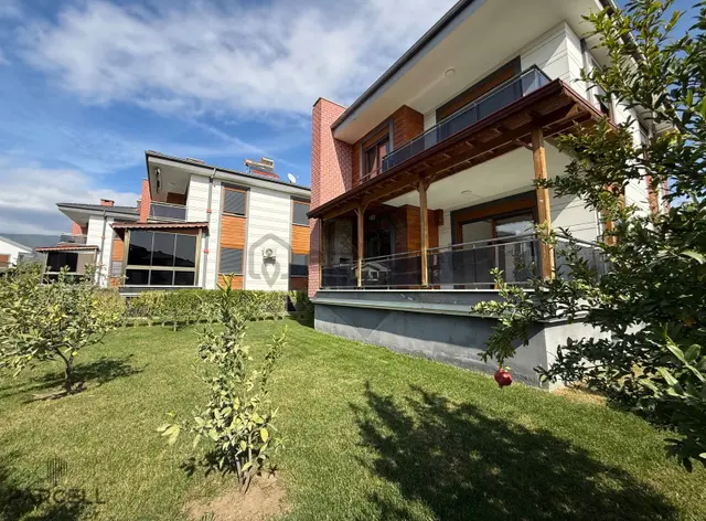 Fener Mah. Havuzlu Sitede Bahçeli Kiralık 3+1 Dubleks Villa 5