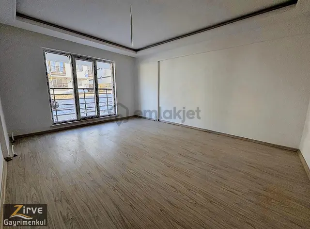 Zirve Gayrimenkulden Yıldırımda 3+1 Ön Cephe Daire 5