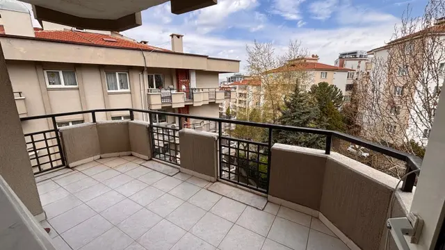 Barış Mahallesi Murat Sitesinde Metroya Yakın 3+1 Arakat Daire 3
