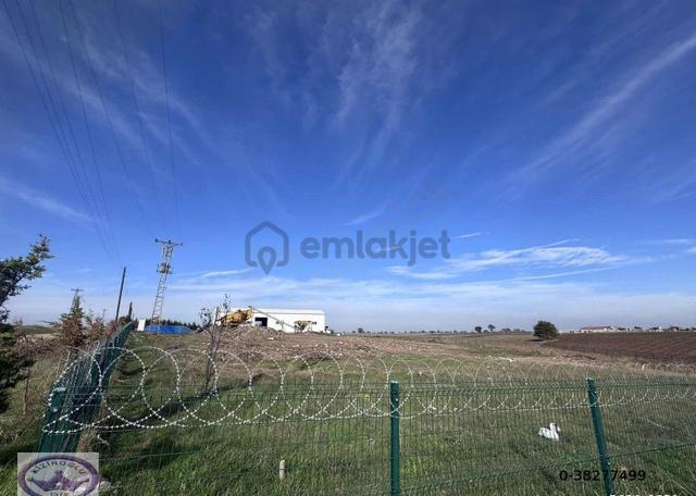 Kırklareli Lüleburgaz Emirali Köyünde 8800m2 Arazili 3