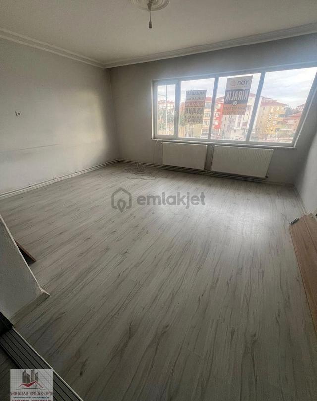 Arkadaş Emlaktan Cumartesi Pazarı Çevresinde 2+1 Kiralık Daire 5