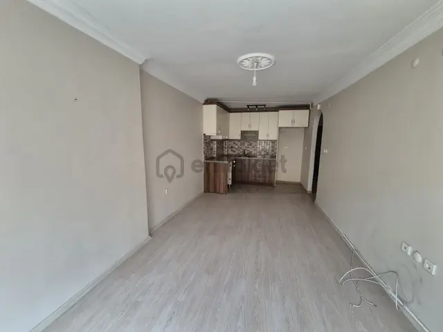Dikilitaşta Tadilatlı Bakımlı Boş Ara Kat 2+1 Satılık Daire 1