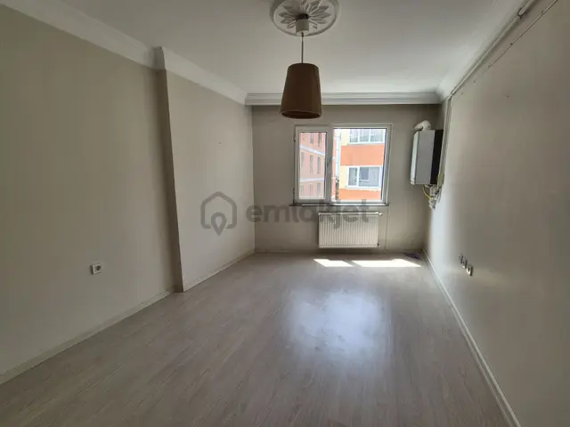 Dikilitaşta Tadilatlı Bakımlı Boş Ara Kat 2+1 Satılık Daire 4