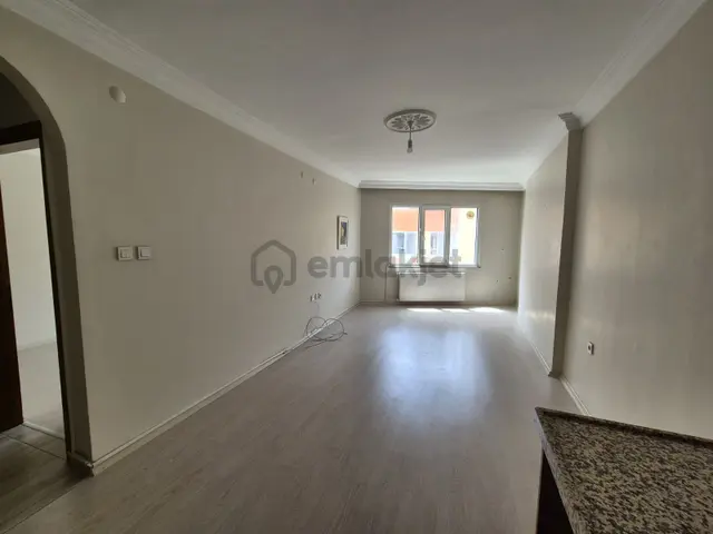 Dikilitaşta Tadilatlı Bakımlı Boş Ara Kat 2+1 Satılık Daire 3