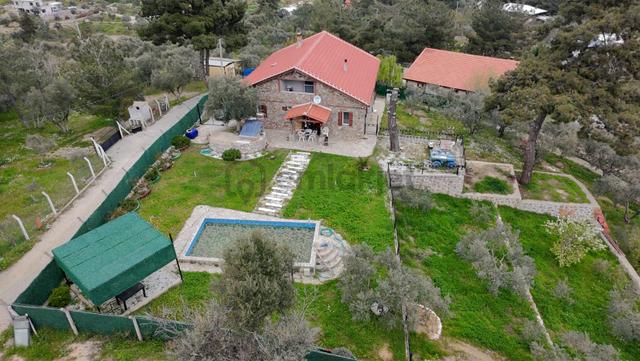 İzmir Kemalpaşa Aşağıkızılca’da 6.704 M² Arsa İçinde Taş Ev, Havuzlu, Bahçeli Yapı Kullanımlı 4