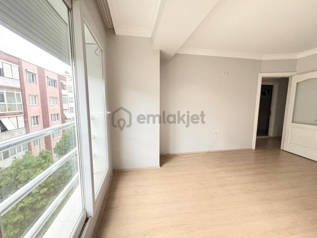 Bornova Erzenede 2 Cepheli, 2+1, Ara Kat, Asansörlü Satılık ! 5