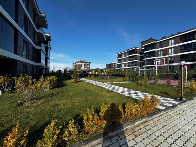 Hürriyet Sıfır Geniş Bahçe Kullanım Alanlı İskanlı Site İçi 1+1 5