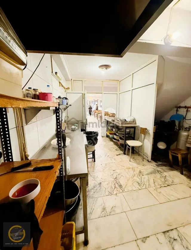 Kemeraltı'nda Devren Kiralık Tarihi Lokanta - 200m² 3