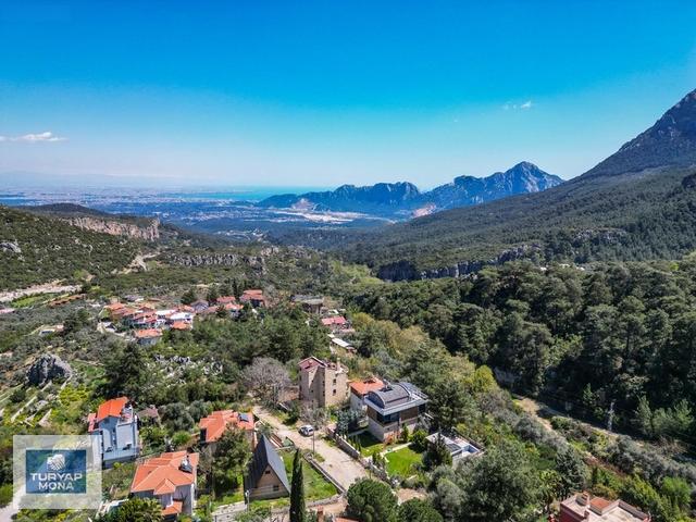 Geyikbayırında Doğayla İç İçe 3 Katlı Villa 1