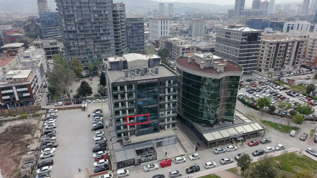 Bayraklı Dedemhan Plazada 60 M² 2+0 Kiralık Ofis | Park Manzara 2