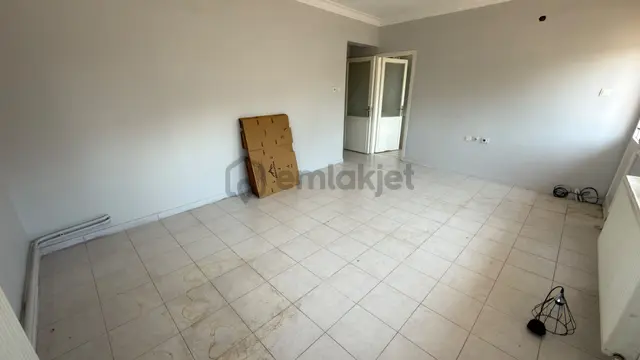Şirinyer Menderes Caddesinde 3+1 Doğalgazlı İzbanve Metroya 3 Dk 4