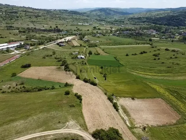 Kocaeli İzmit Akçaova Mah Satılık Yanında Yapı Olan Fırsat Tarla 2