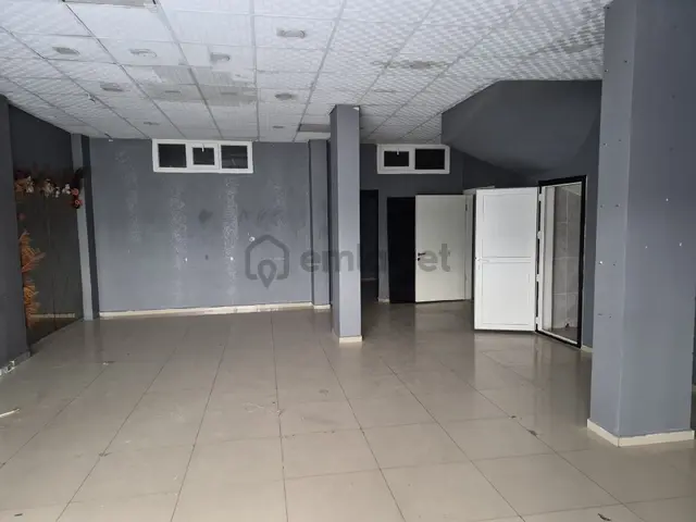 Buca Göksu'da Merkezi Konumda Kiralık Geniş Dükkan 3