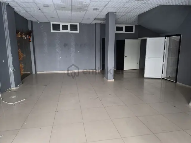 Buca Göksu'da Merkezi Konumda Kiralık Geniş Dükkan 1