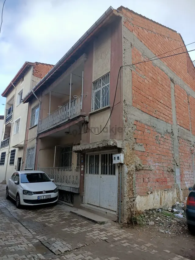 Uşak Merkezde Satılık Müstakil Ev Apart Yapmaya Uygun 2