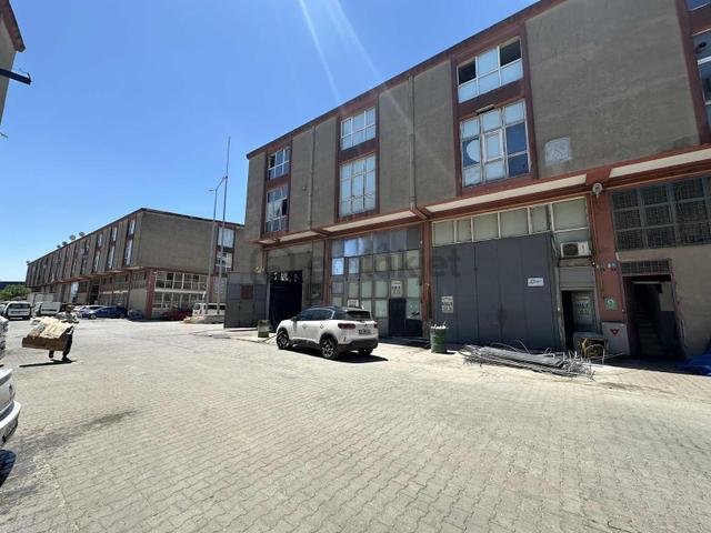Başakşehir Sanayi Sitesinde 2'lı Dükkan 550 M2 3