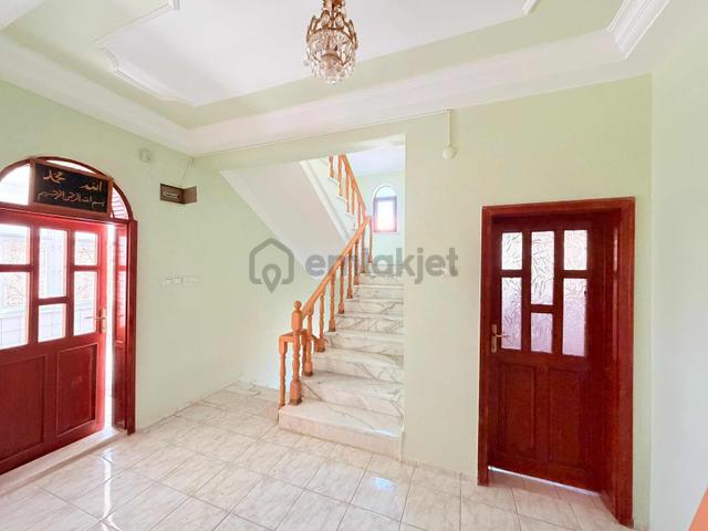 Toki Yolu Ana Cadde Üzerinde! 8 Odalı 3 Katlı Kiralık Villa 3