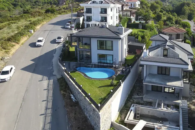 Şile'de 485m2 Arsa İçerisinde Deniz Manzaralı Satılık 5+1 Villa 1