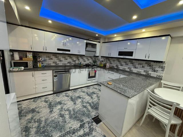 Manisa Yunusemre Muradiye Cadde Üzeri Satılık 262 M² 5+1 Dünlex 4