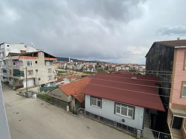 Derince Esentepe'de 3+1 Ara Kat Satılık Sobalı Daire! 4