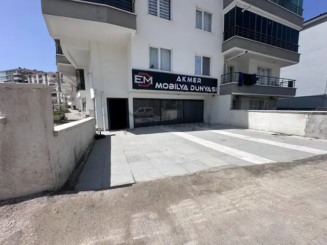Karapürçekte 320 M² 2 Katlı Dükkan - Yeme İçme Konseptine Uygun 1