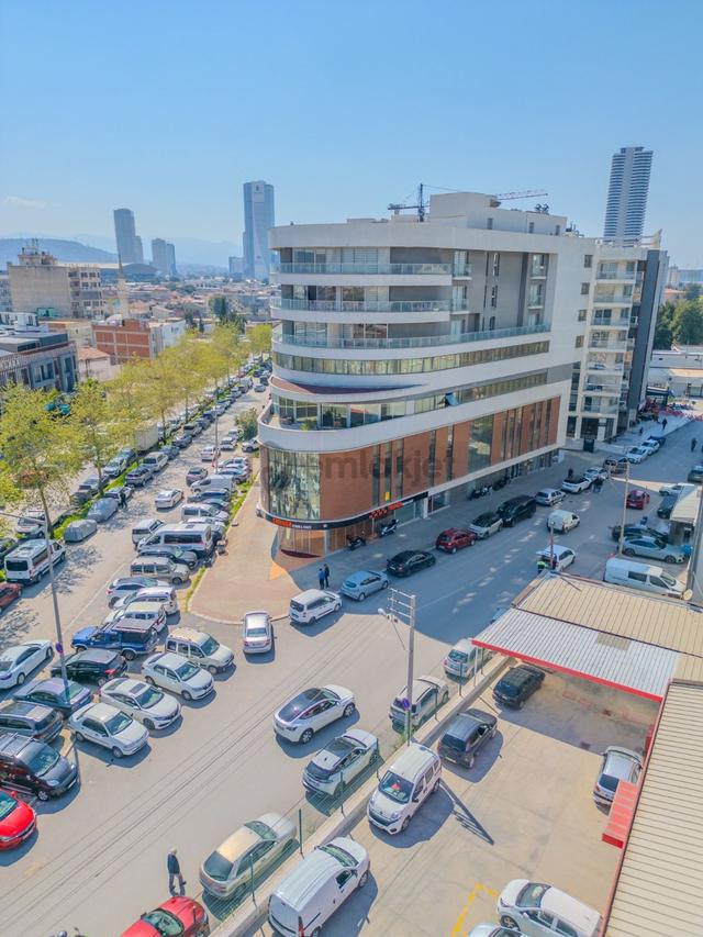 Bornova Ofisler Bölgesinde Geniş Ve Çift Cephe Kiralık İşyeri 2