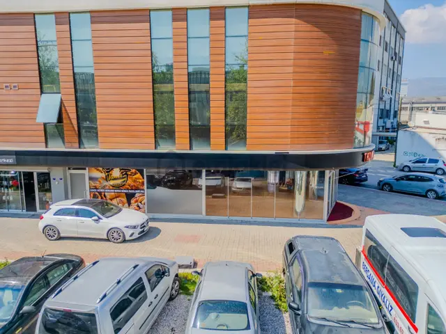Bornova Ofisler Bölgesinde Geniş Ve Çift Cephe Kiralık İşyeri 4