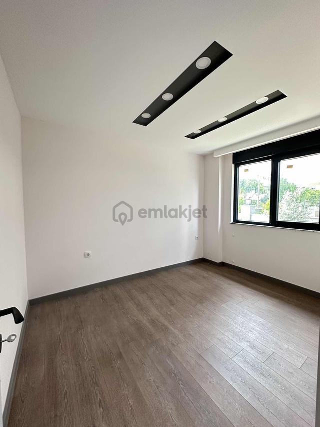 Antalya Kepezde Havuzlu Sitede Kırediye Uygun Daire 5