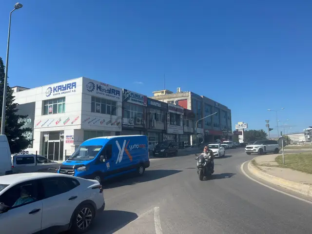 Tuzla Birmes Sanayi Ana Cadde Üzeri Site İçinde Kiralık Dükkan 1
