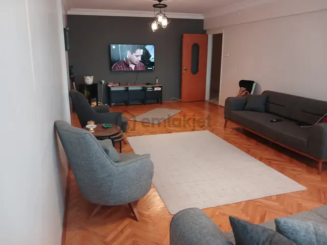 Vişnelik Mah.taşköprü Cd. Üzerinde Çarşıya Yakın Satılık 3+1 Daire 3