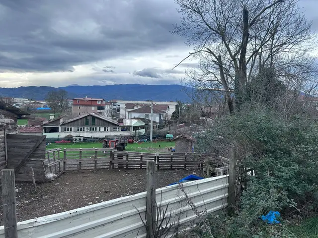 Arifiye'de 3 Kat İmarlı, Ana Yola Yakın Satılık Değerli Arsa 1