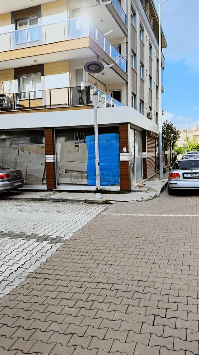 Menemen İnönü Mahallesinde 3 Cepheli, 300 M² Görünürlüğü Yüksek Menemen İnönü Mahallesinde 3 Cepheli, 300 M² Görünürlüğü Yüksek