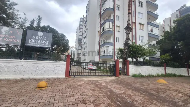Konyaaltı Siteler'de Akdeniz Üniv. Yakını /arakat /satılık 3+1