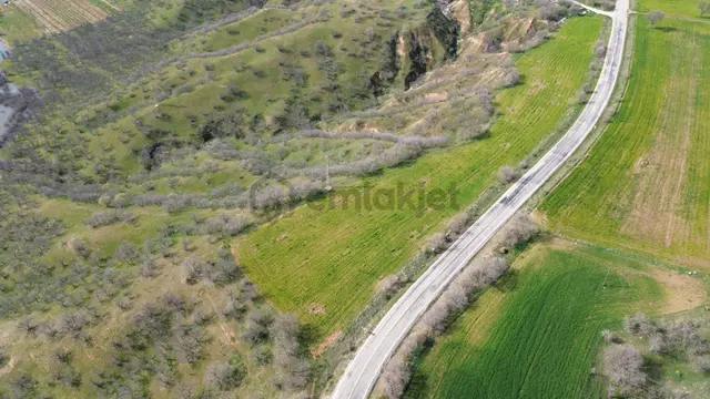 Eşme Üç Eylül Mahallesi’nde Baraj Manzaralı, 7663 M² Yatırımlık Tarla 2