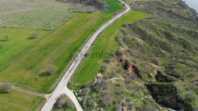 Eşme Üç Eylül Mahallesi’nde Baraj Manzaralı, 7663 M² Yatırımlık Tarla 3