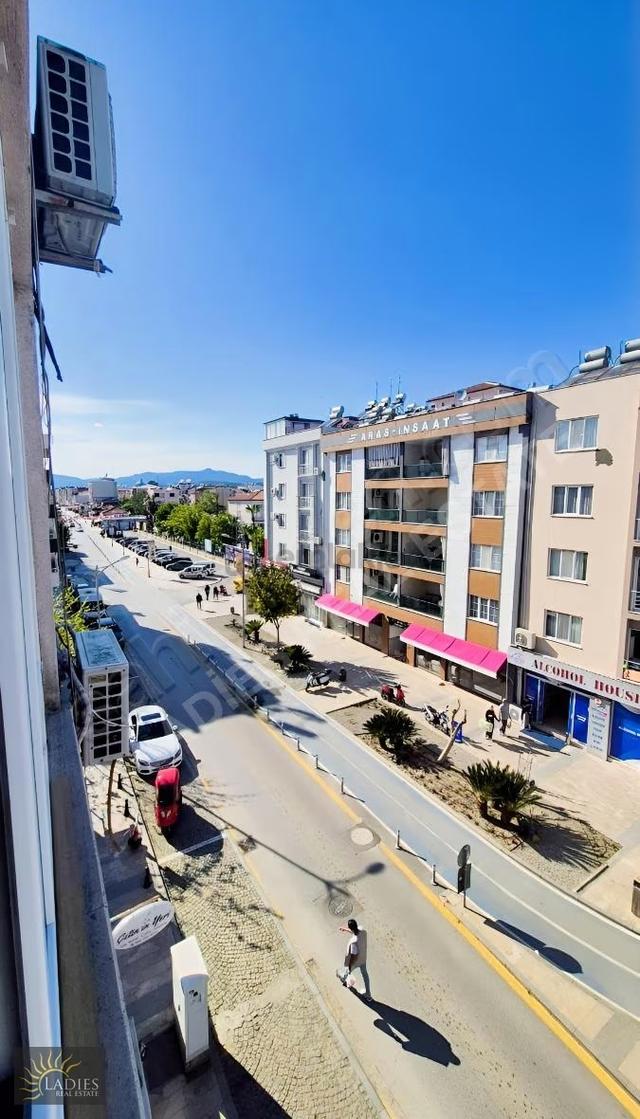 Ladıes Gayrimenkul 1+1 Satılık Daire 2
