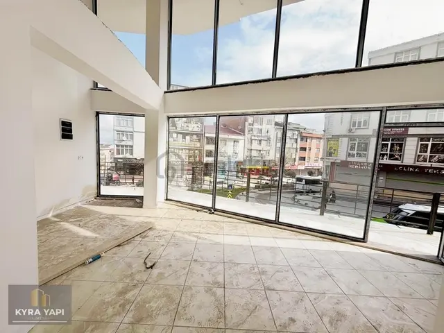 Kyra Yapı Merkezi Konumda Cadde Üzeri Masrafsız Kiralık Dükkan