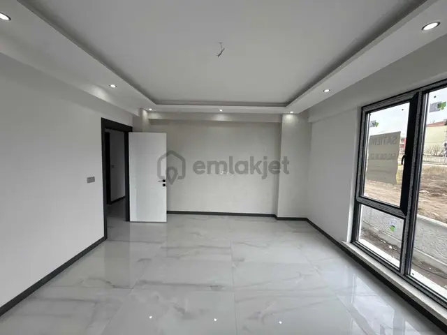 Sağlam Emlaktan Fatihte Satılık Lüks Asansörlü Sıfır 3+1 Daire 3