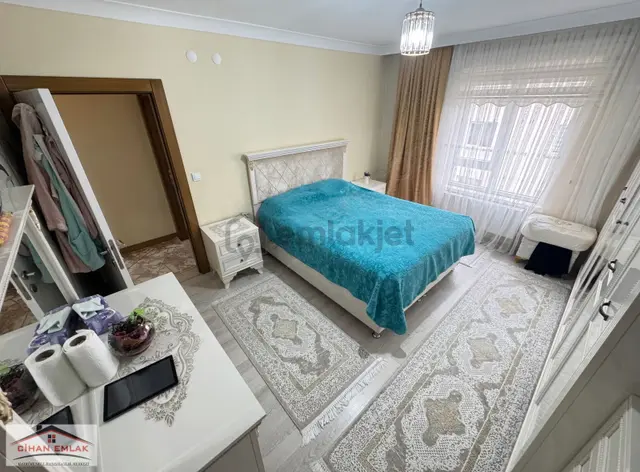 Cihan'dan Seyitler Caddesine Paralel Katta Yapılı 4+1 Satılık 4